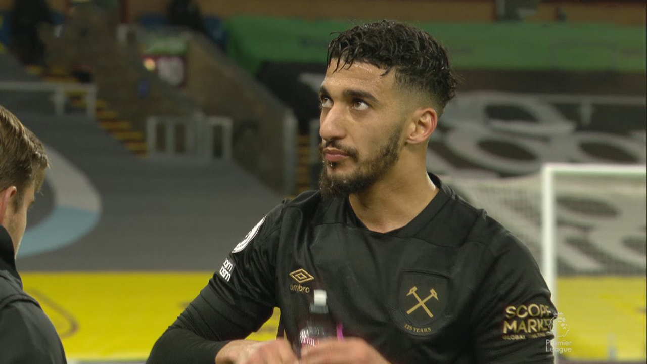 Grâce à un court arrêt, Benrahma rompt son jeûne en plein match (Vidéo)