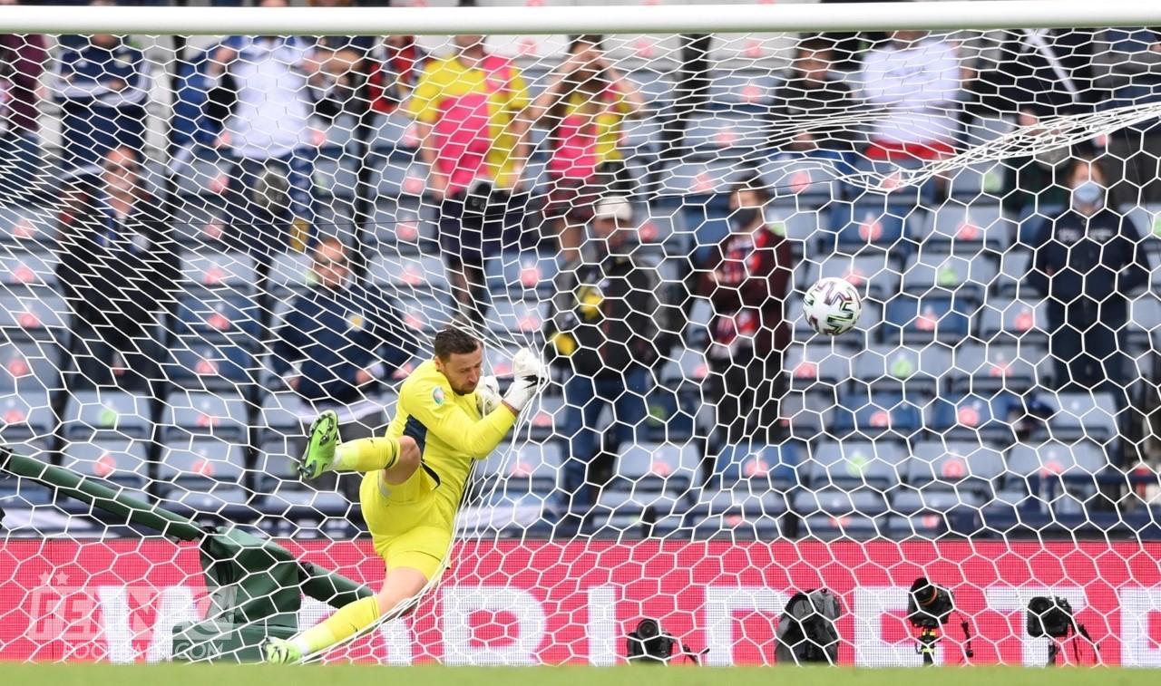 Euro 2020 : Un but extraordinaire de 50 mètres (Record) ! (Vidéo)
