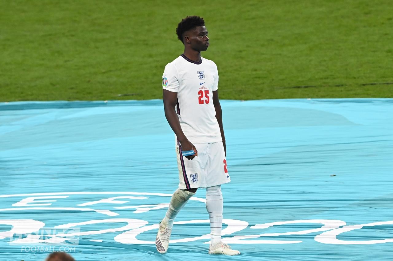 Euro 2020 : les messages terriblement racistes des fans anglais pour Saka !