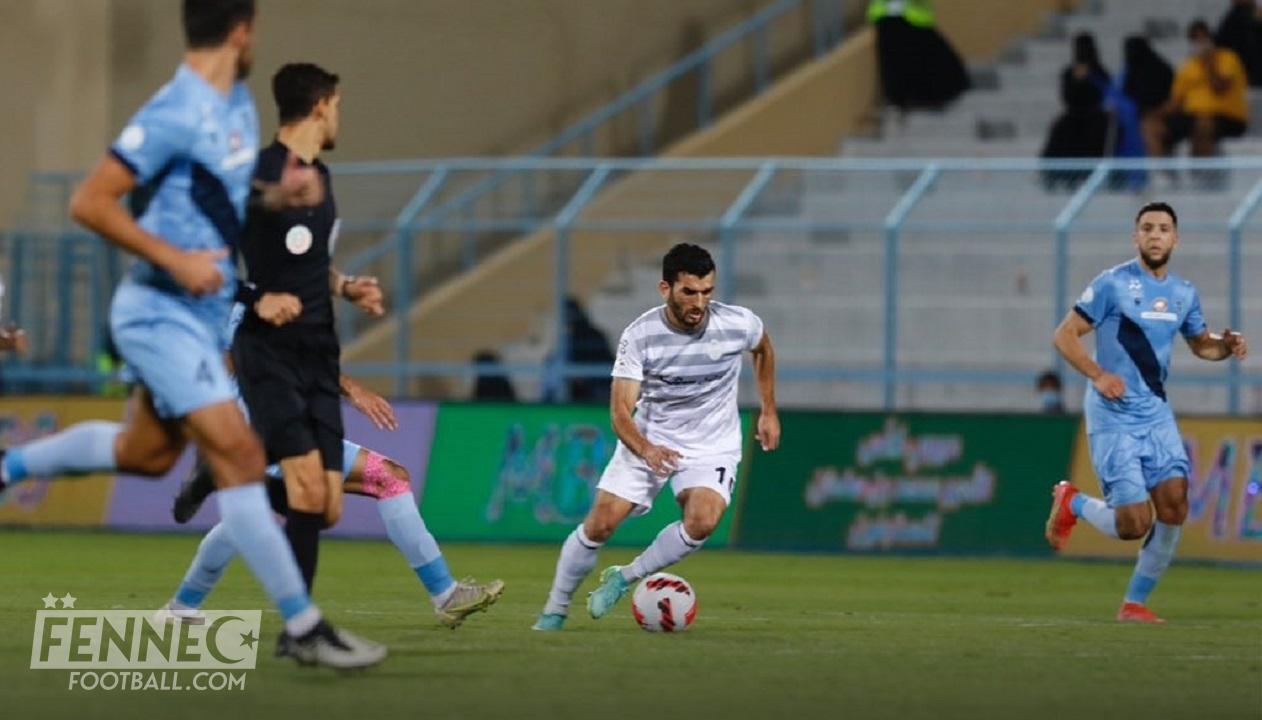 Un dribble déroutant de Sayoud met à terre un défenseur : un remake de la " Messi - Boateng " (Vidéo)
