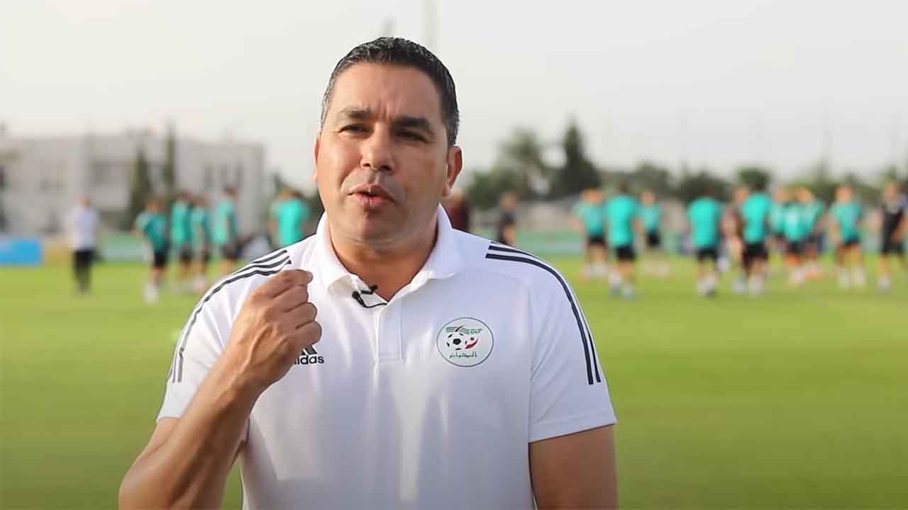 Amine Labdi, manager de l'EN, force la main à un responsable camerounais (Vidéo)