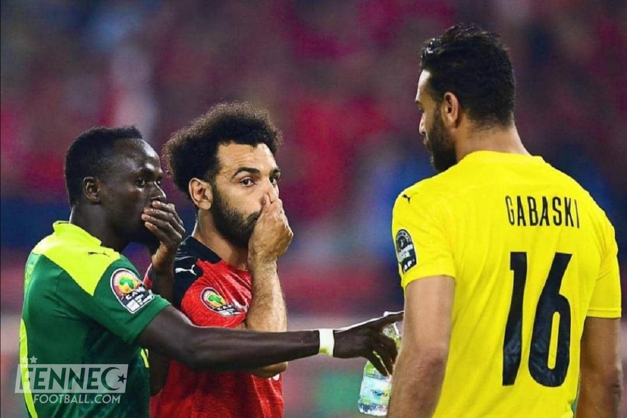 Finale CAN 2021 : Ce qu’a murmuré Salah à l’oreille de Gabaski avant le penalty raté de Mané ! (Vidéo)
