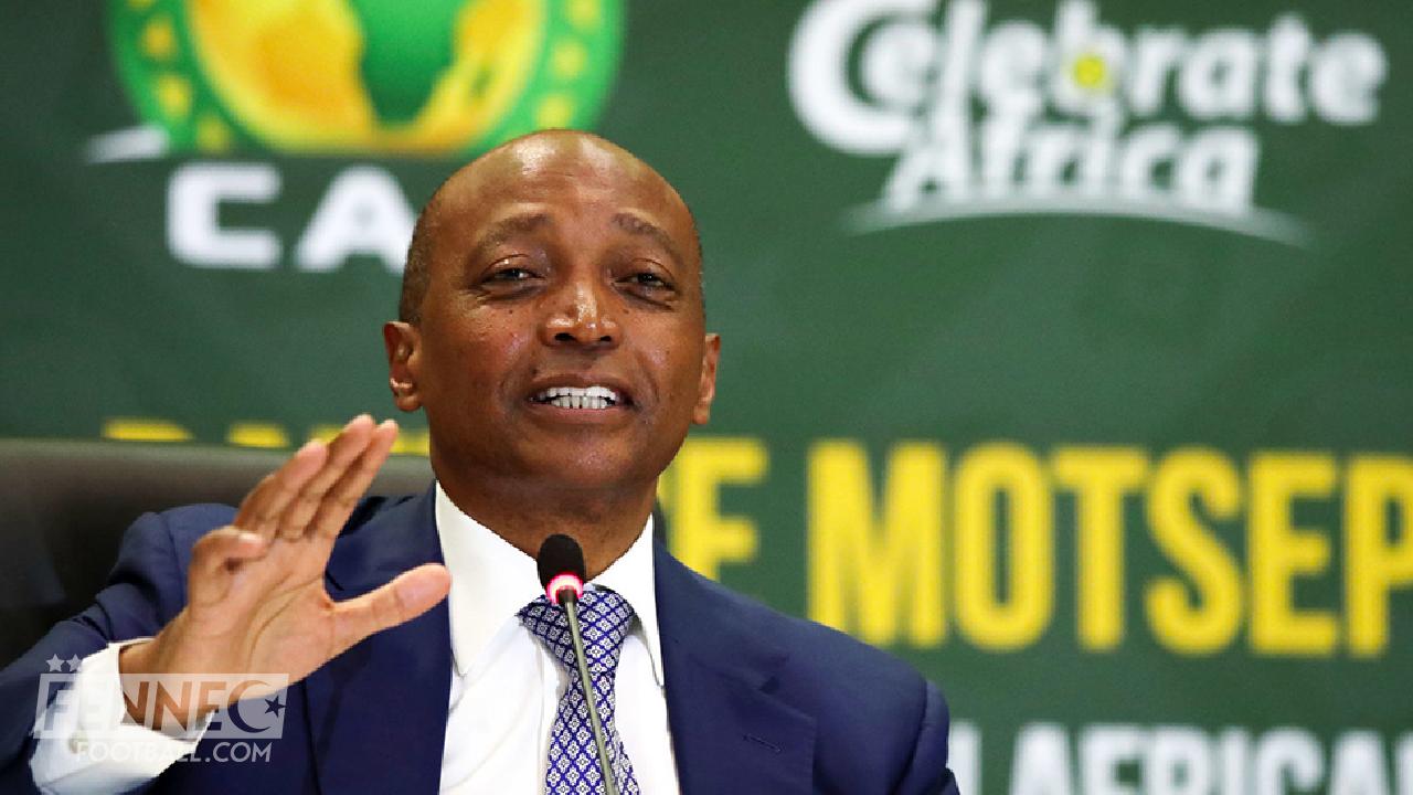 Une scène insolite entre Motsepe et un journaliste en Algérie (Vidéo)