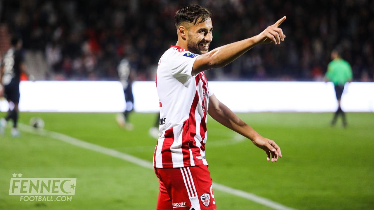 Equipe d'Algérie : Youcef Belaili dos au mur !