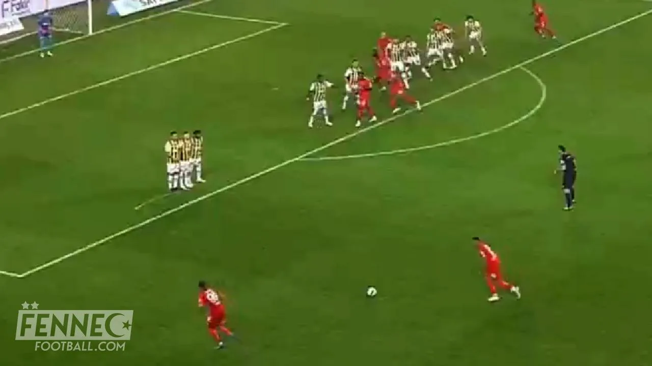 Pour la première fois depuis des années : Ghoulam marque et sur coup franc ! (Vidéo)