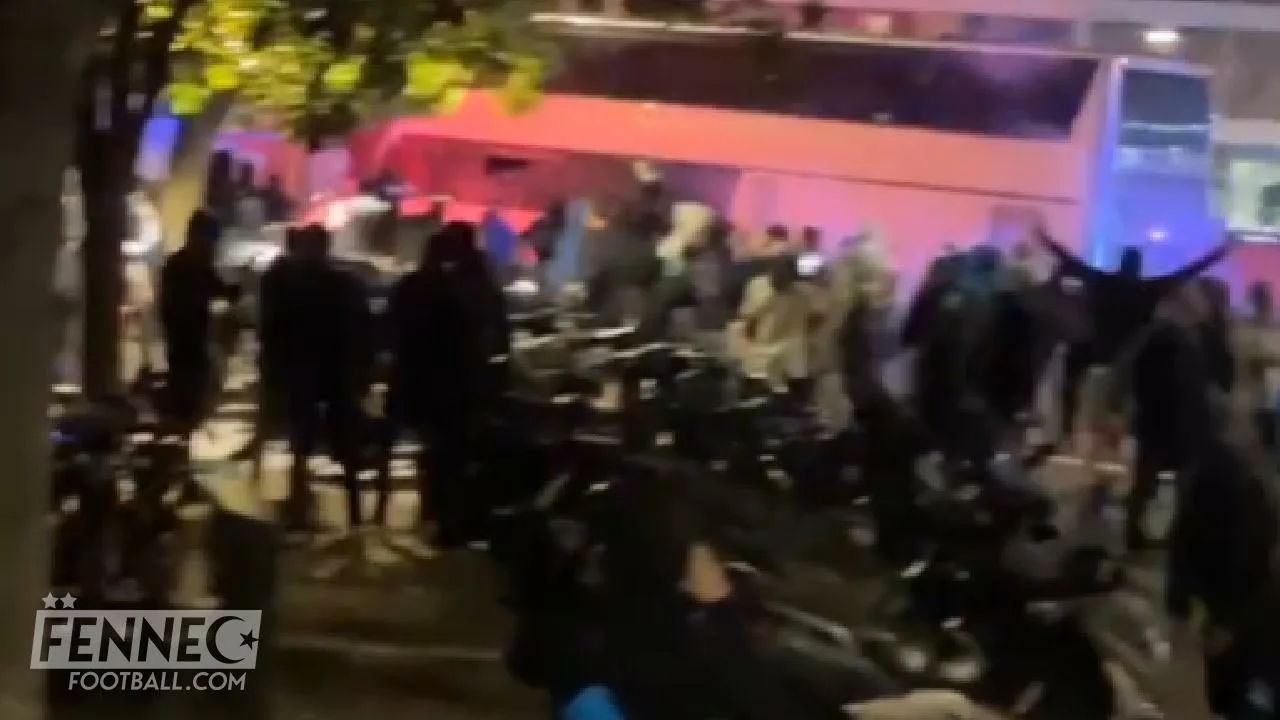 L'attaque sauvage des supporters de Marseille sur le bus de Lyon ! (Vidéo)