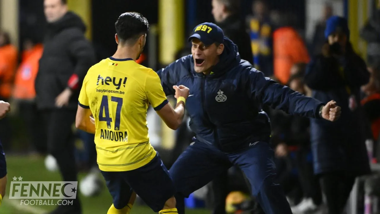 Alexandre Blessin embrasse chaleureusement Amoura après sa passe décisive