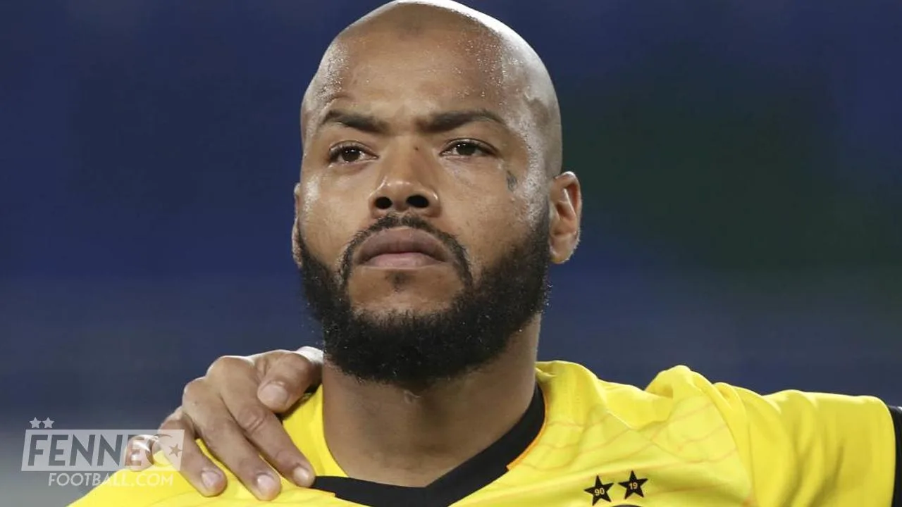 Equipe d'Algérie : M'Bolhi fera son come-back en novembre 