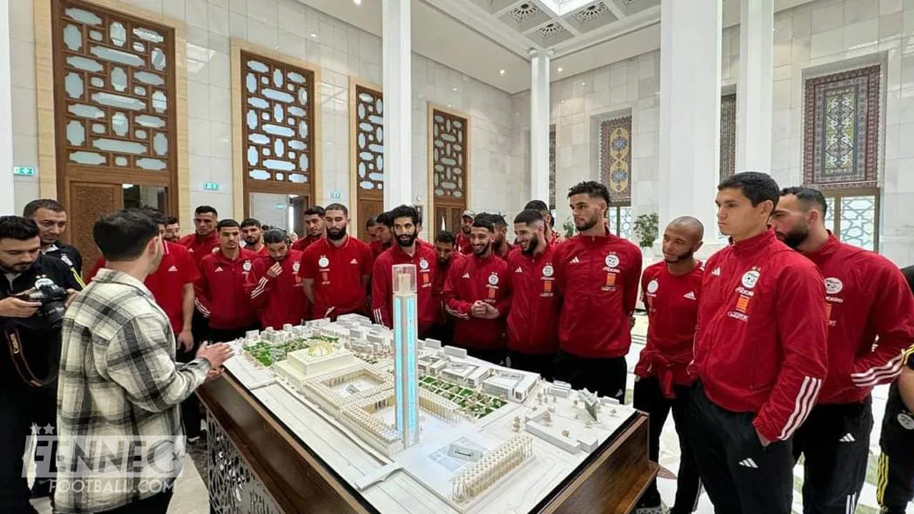 L'équipe d'Algérie se recueille à la Grande Mosquée d'Alger