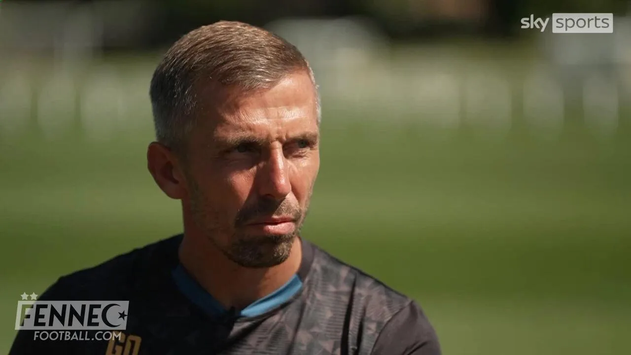Gary O'Neil montre la sortie à un joueur de l'équipe d'Algérie