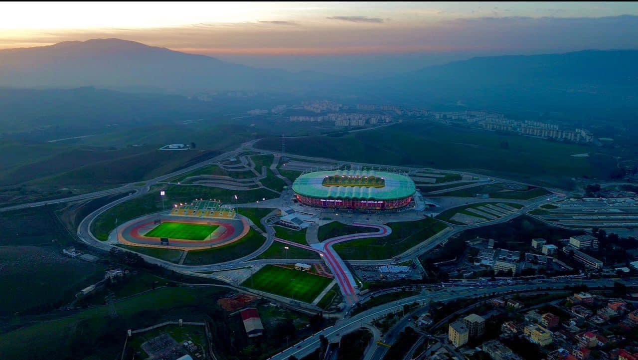Le Stade de Tizi Ouzou enfin inauguré par Tebboune : voici la 1ère chose qu’il a fait (Vidéo)