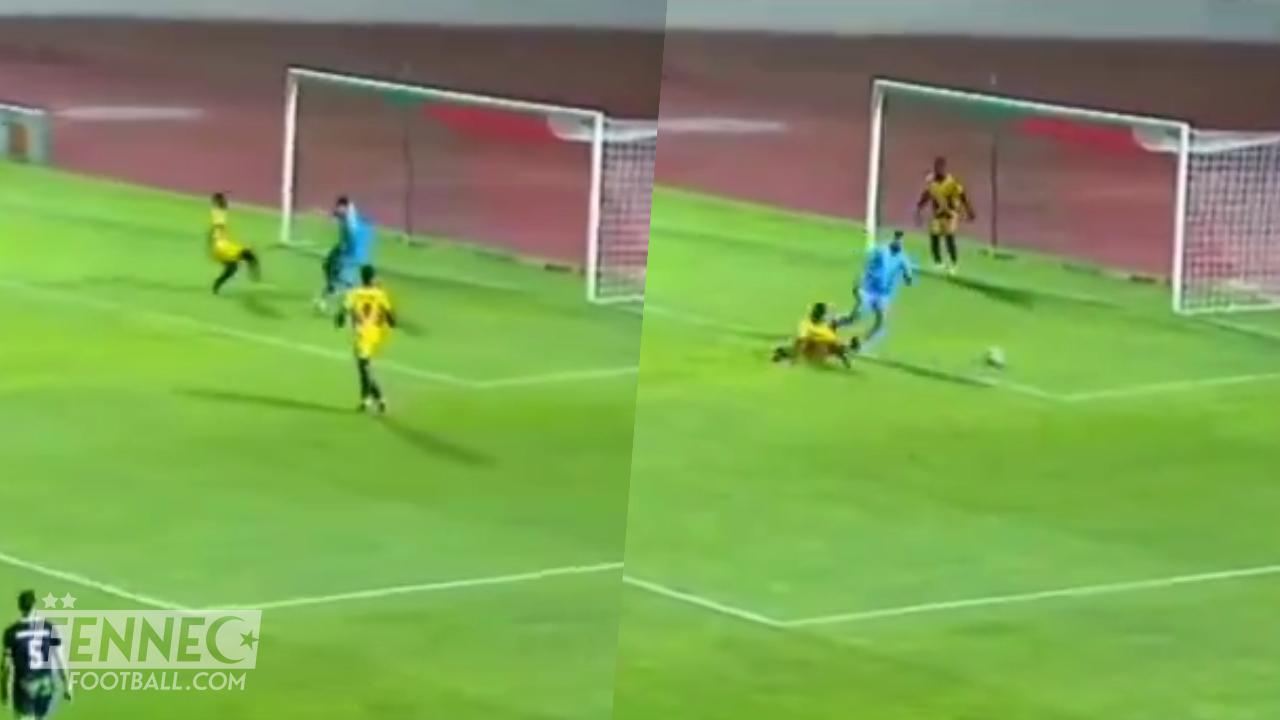 MCA : le geste fou du gardien Abdelatif Ramdane qui dribble 2 joueurs (Vidéo)