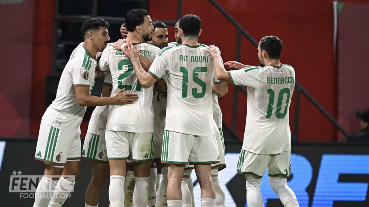 Un cadre de la l'équipe d'Algérie passe sur le billard